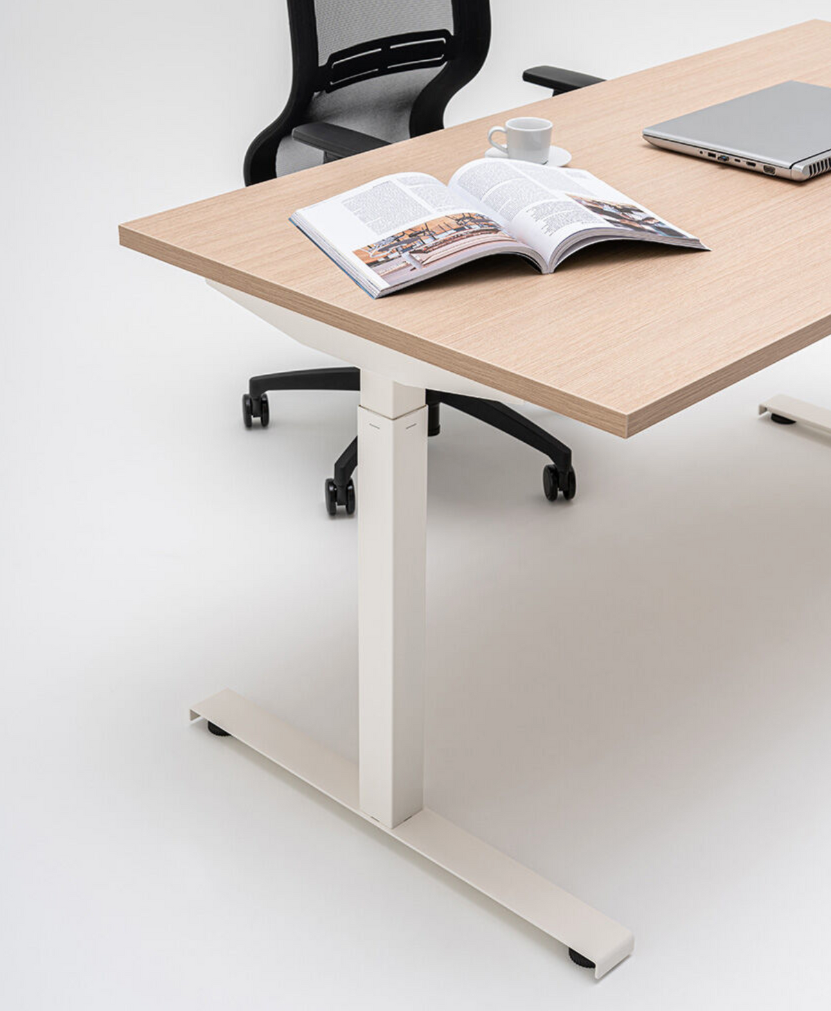 MDD Ogi Drive Manual Height Adjustment Desk