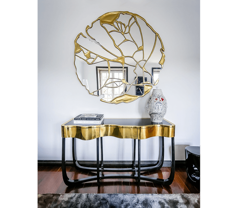 Boca do Lobo Sinuous Gold Console